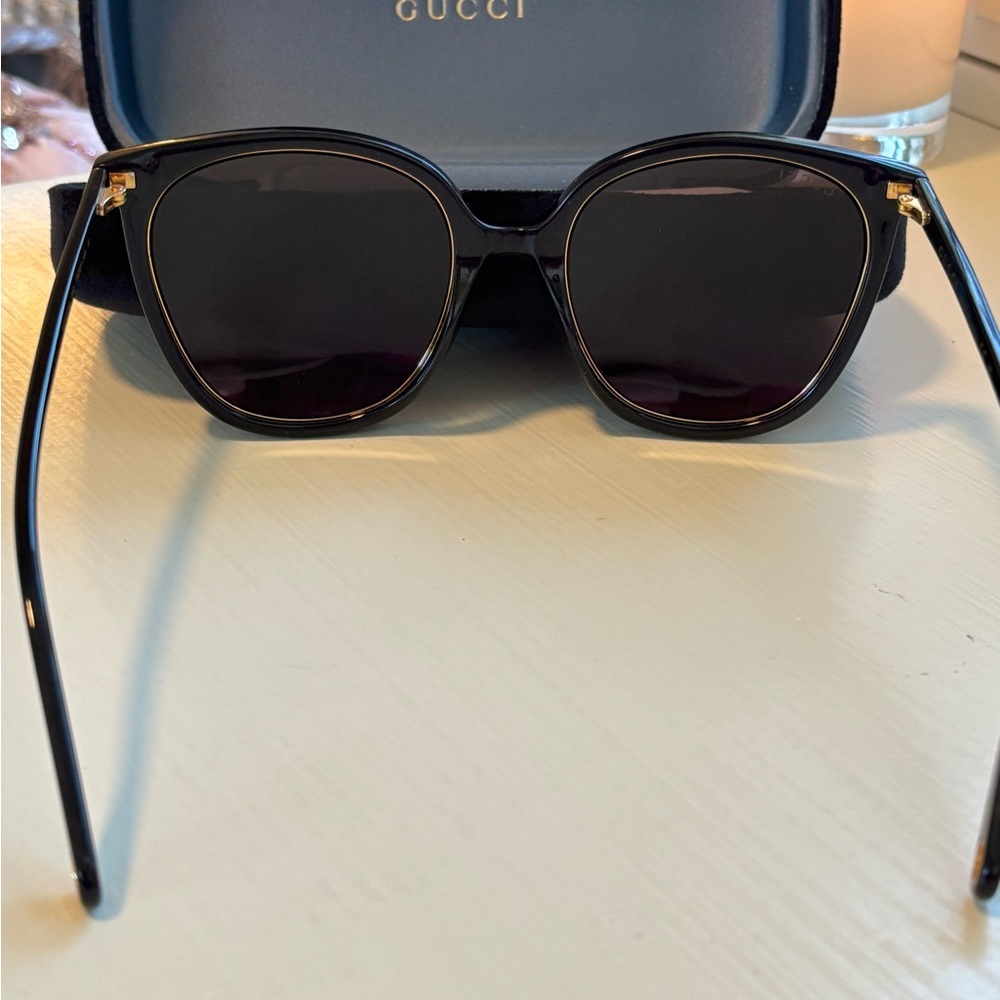 Authentic Gucci Elegant Black Sunglasses. Pristin… - image 3